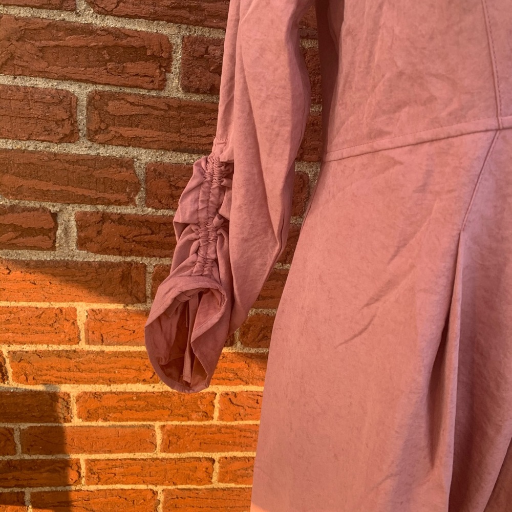 V- neck dress - Picture 2 of 5